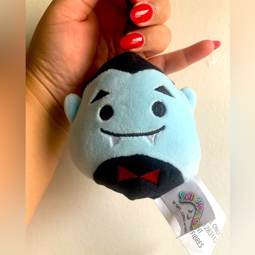 Drake the Dracula Squishmallow clip! Htf!